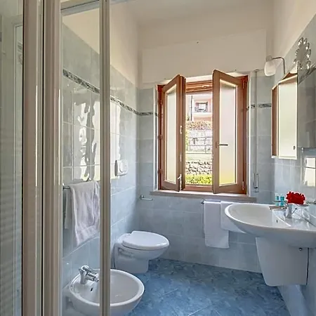 Due Leoni - Lejlighedshotel Brenzone sul Garda